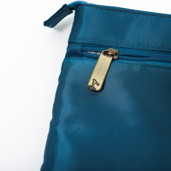 Travelon Quilted Teal Blue Medium Size Wristlet With Anti Theft RFID Blocking - Picture 5 of 14